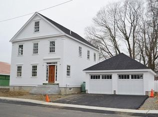 2 Powow Villa St, Amesbury, MA 01913