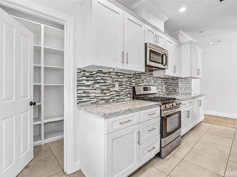 6711 Clybourn Ave — Photo 19