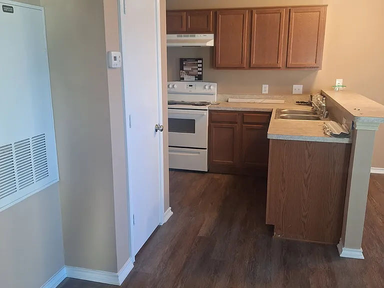 110 Ewing St — Photo 4