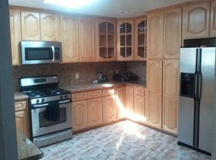 13902 Hamlin St, Valley Glen, CA 91401