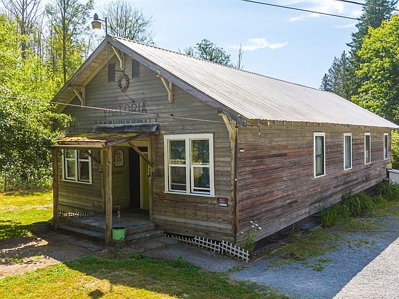 3rd image of 620 288th Street NE