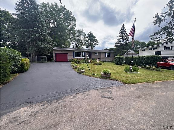2nd image of 4 Apple Tree Ln