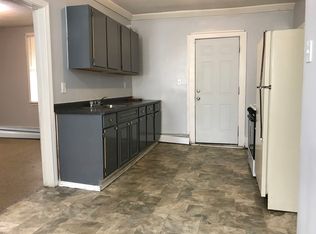 568 S East St APT 3L, Holyoke, MA 01040
