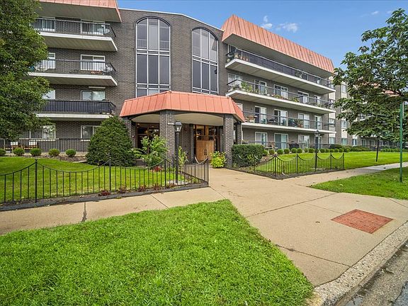 2nd image of 4840 Foster St APT 103
