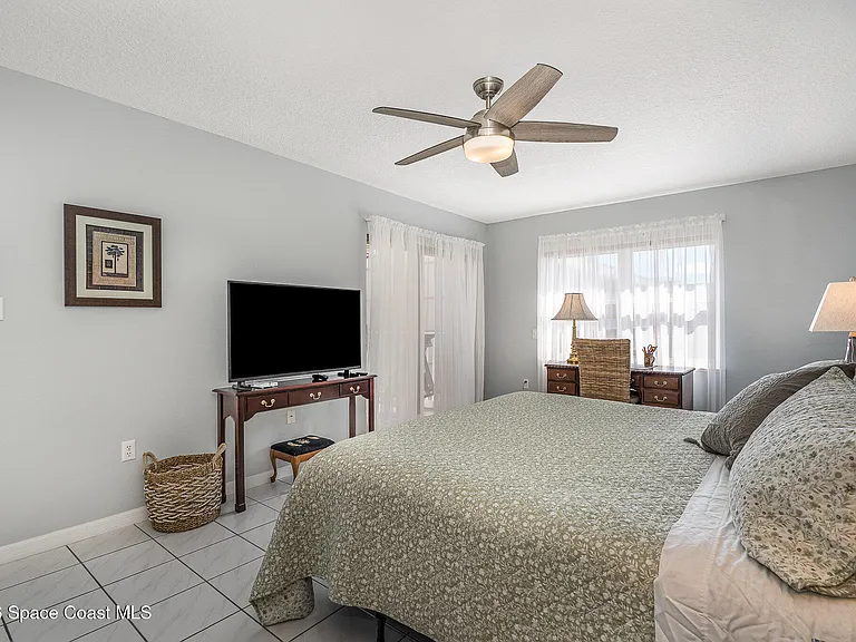 601 Shorewood Dr #G405 — Photo 15