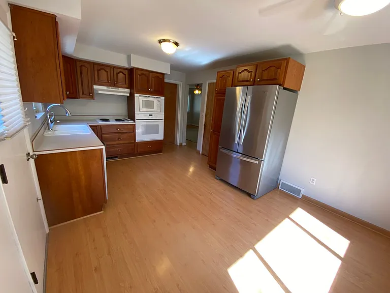 3171 Dickinson Ave — Photo 7
