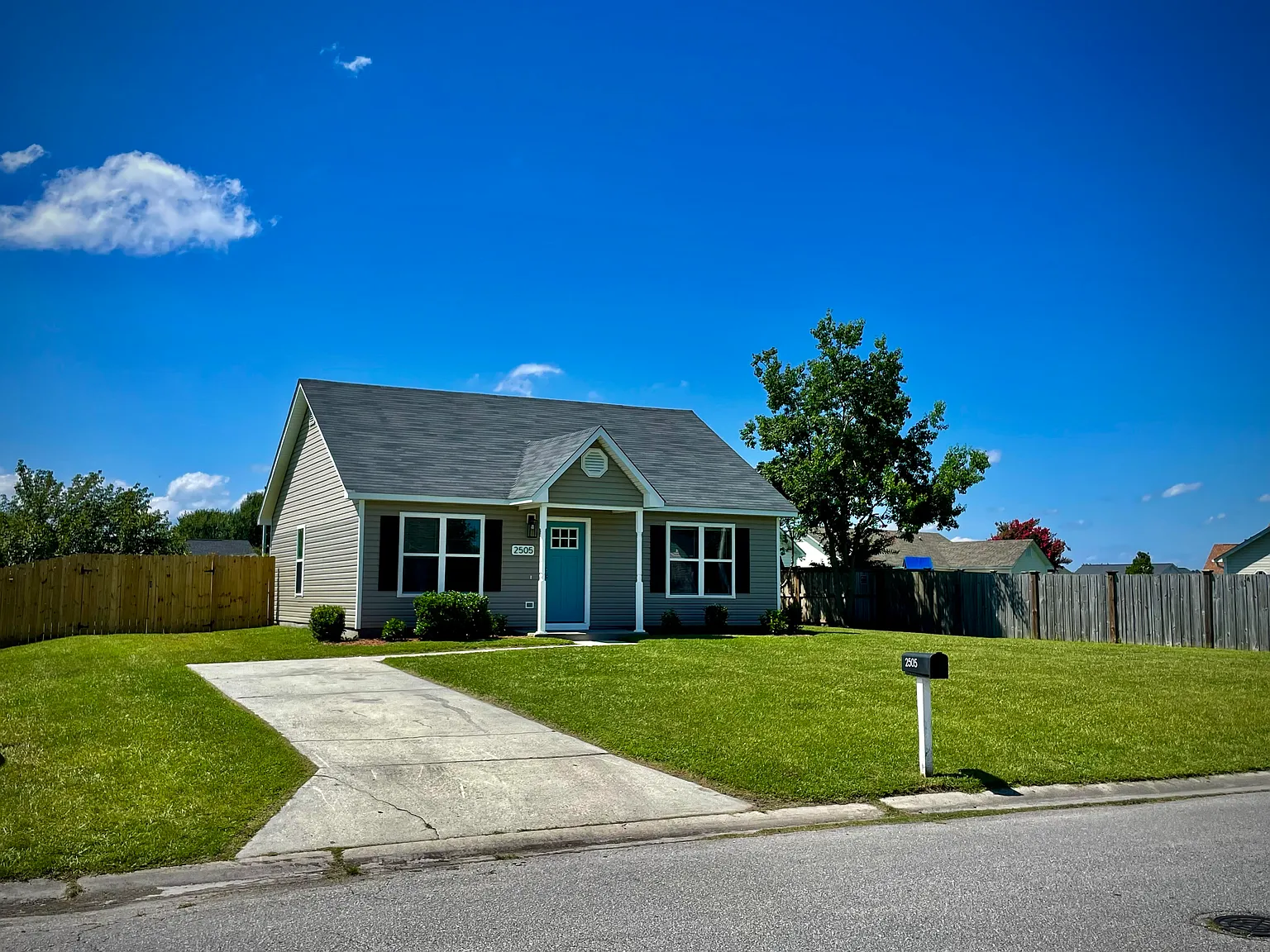 3 bed, 1150 sqft, $2,195 — Photo 2