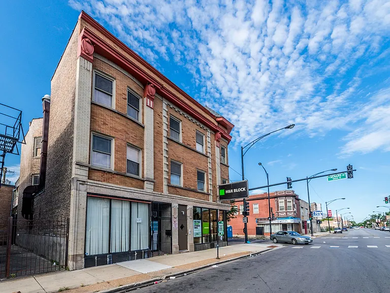 5749 W Chicago Ave — Photo 13