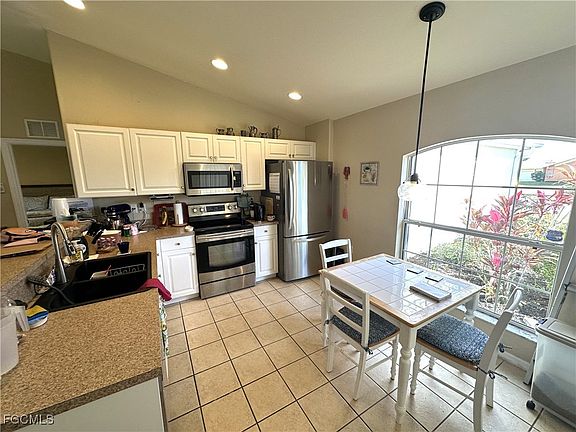 5th image of 384 Charwood Ave S