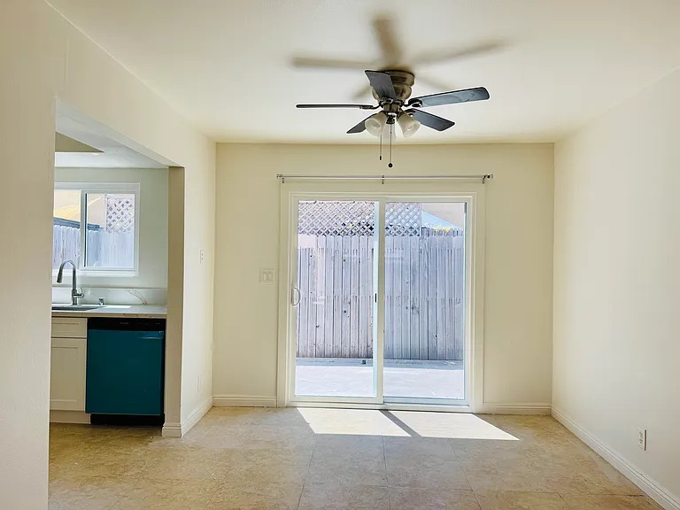 215 Venice Ave #3 — Photo 3