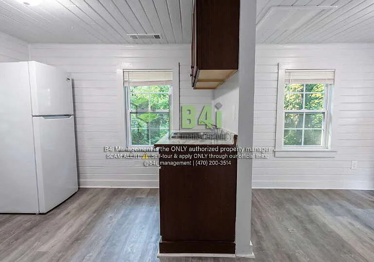 217 Banks St — Photo 8