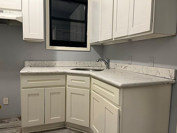 2nd image of 493 Jersey St Floor 2