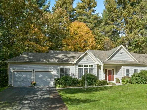 7 Moore Cir, Bedford, MA 01730