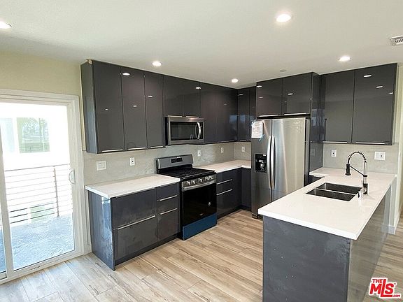 5th image of 633 N Normandie Ave