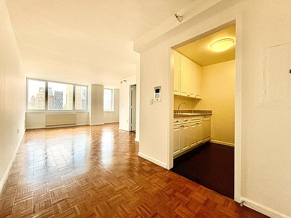 5th image of 350 W 43rd St APT 26G