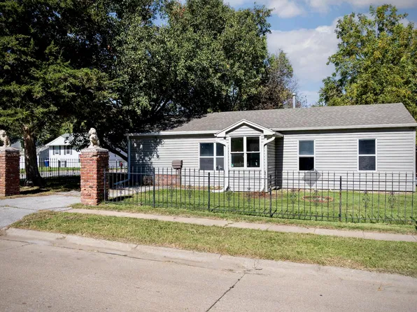 1302 Dorene Blvd, Carter Lake, IA 51510
