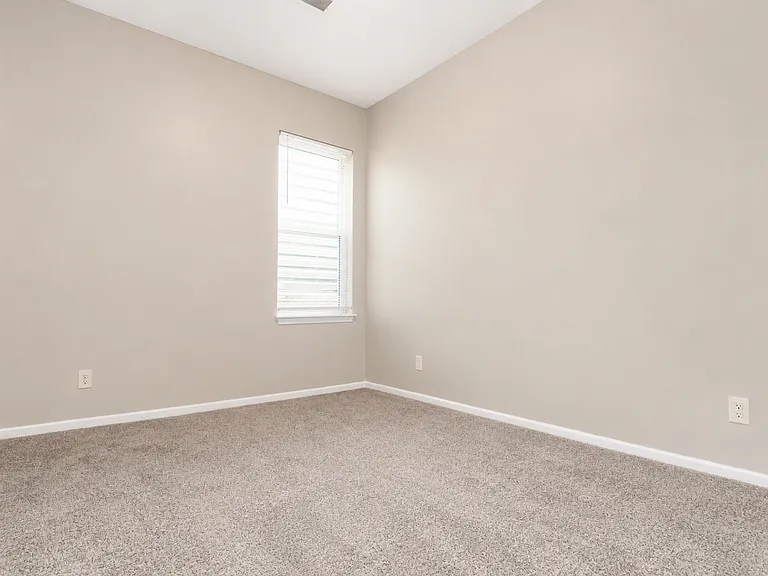 500 E Ormsby Ave — Photo 9
