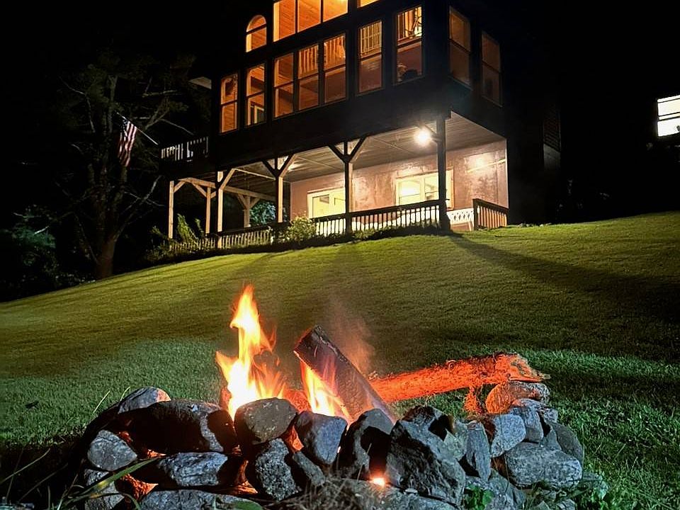 1st image of 152 Lake Dr