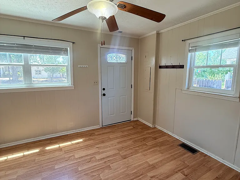 315 Bluff Ave — Photo 2