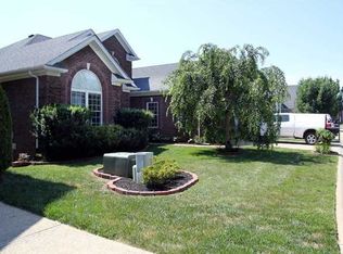 10115 Springhurst Gardens Cir, Louisville, KY 40241