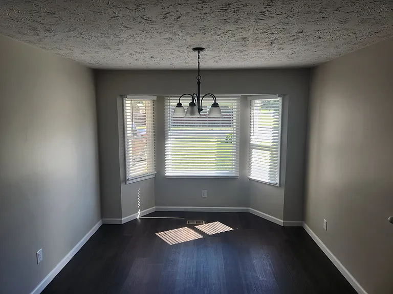 1040 Christina St — Photo 4