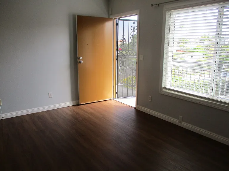 2228 Chatsworth Blvd #8 — Photo 4