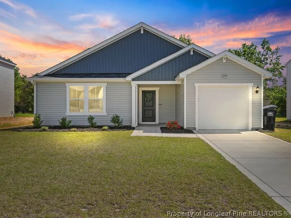 250 Melbourne Dr, Raeford, NC 28376