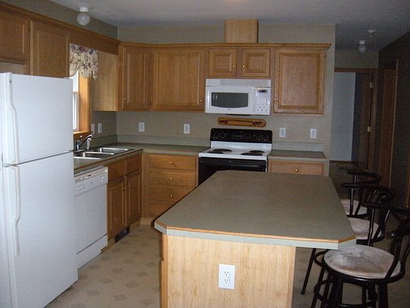 3rd image of 23 James Ln
