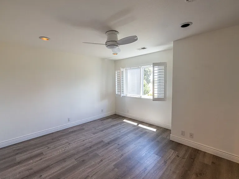 996 Silverado Ct — Photo 11