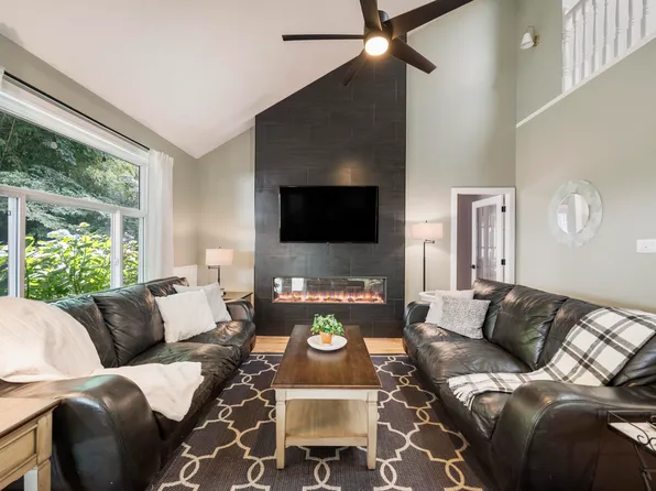 17850 100a Ave, Surrey, BC V4N 5C8