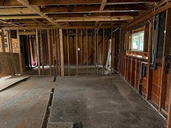 4th image of 5822 Lyndhurst Dr