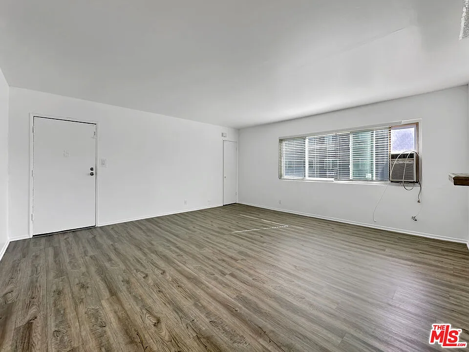 Building Photo - 5113 Roseland St #3