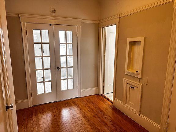 3rd image of 130 Lake St APT 1