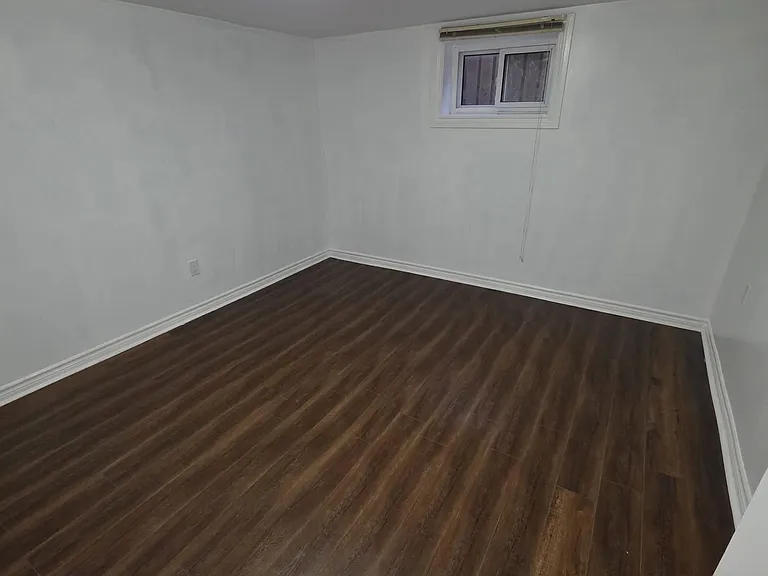 30 Silvercrest Ave #BASEMENT — Photo 4