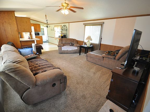 3rd image of 604 Aspen Grv