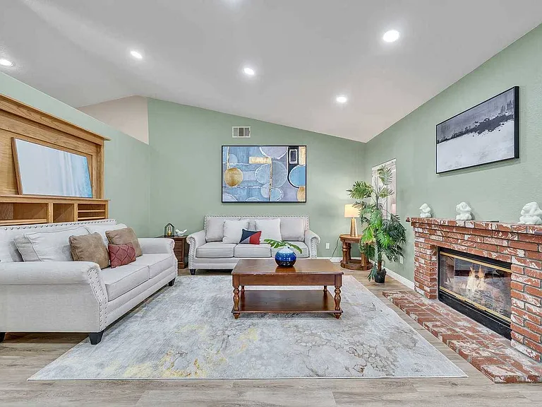 688 Black Oak Cir — Photo 1