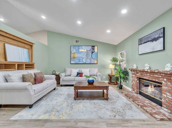 688 Black Oak Cir