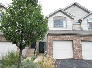 1025 Woodview Ct, Aurora, IL 60502