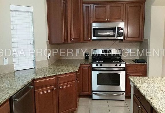 3rd image of 212 Cherry Laurel Dr