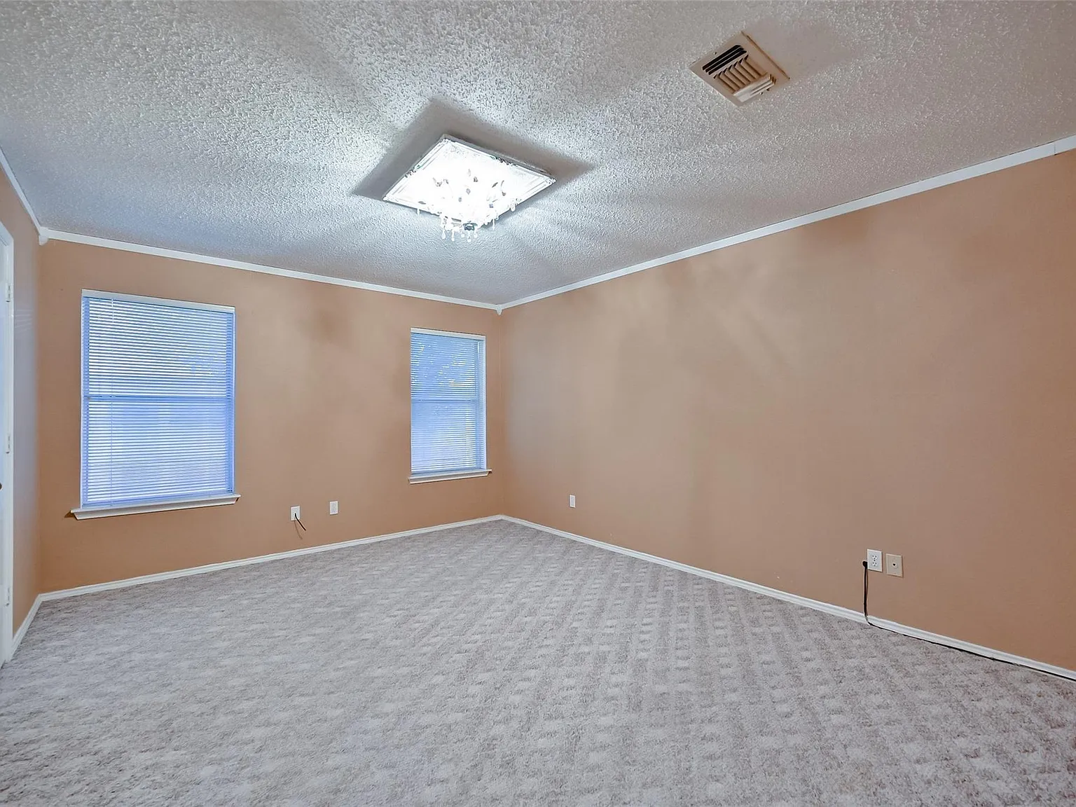 4 bed, 1772 sqft, $2,400 — Photo 4