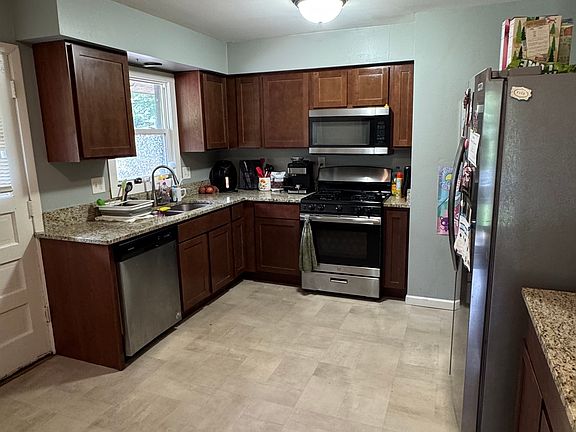 5th image of 3652 Upton Ave N #1