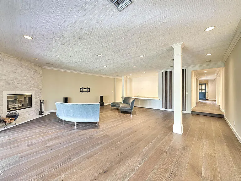 4330 Bel Aire Dr — Photo 5