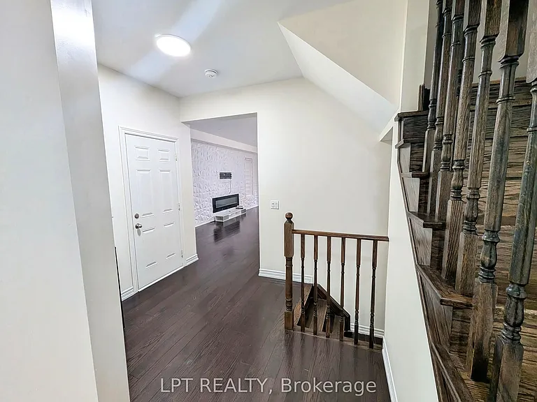 22 Dufay Rd — Photo 3