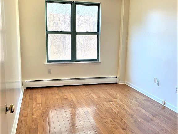 5th image of 308 W 121st St APT 14