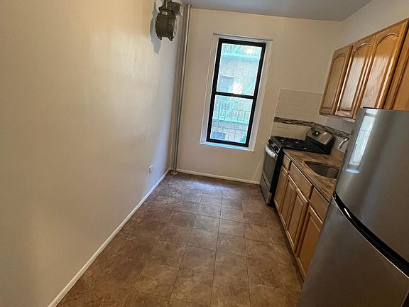 2nd image of 2085 Morris Ave APT B14