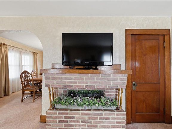 5th image of 306 N Bechtle Ave