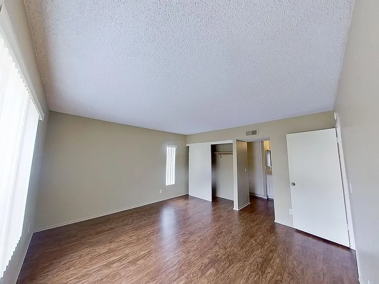 401 Beach Blvd - El Pueblo Apartments — Photo 22