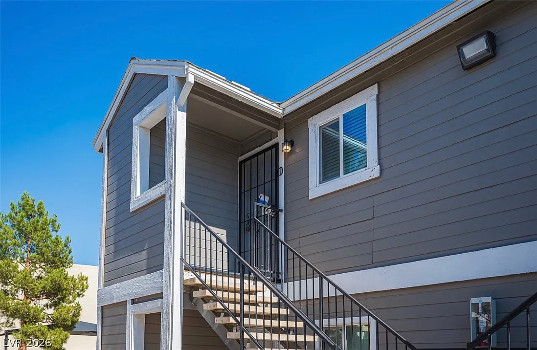 2 bed, 1.0 bath, 2896 sqft, $1,185 — Photo 1