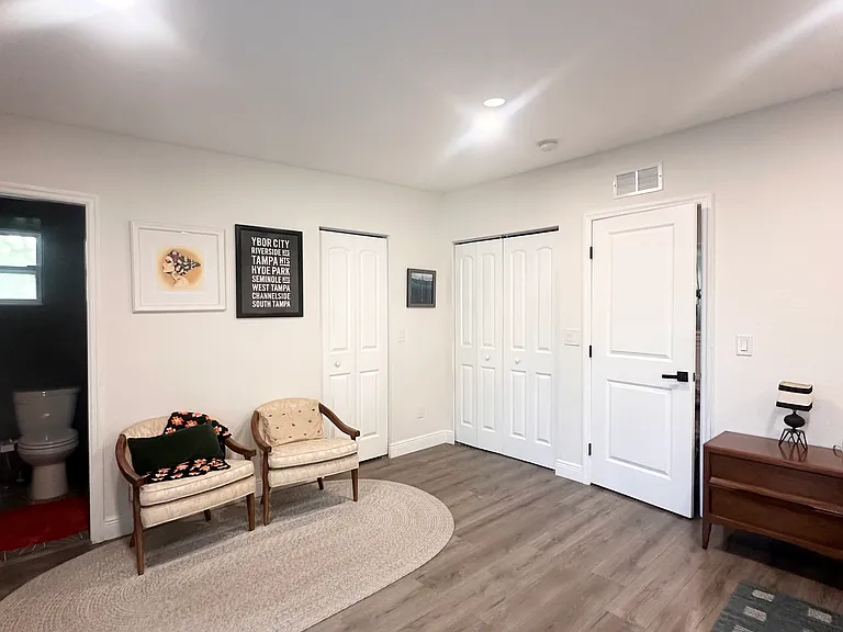210 W Lambright St — Photo 17