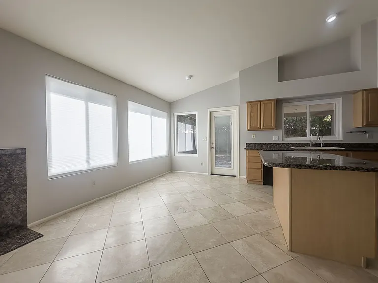 152 W La Vieve Ln — Photo 9